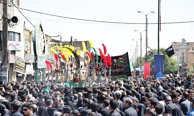 حضور پر شور عزاداران حسینی در رستاخیز عاشورا/ مردم همدان همزمان با جهان اسلام اشک ماتم ریختند