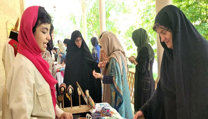 برگزاری نمایشگاه پوشاک سنتی با حضور هنرمندان برتر ملی و استانی